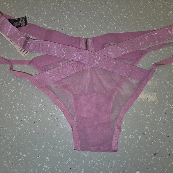 Victoria's Secret Luxurious Pink Ribbon - Picture 3 of 3
